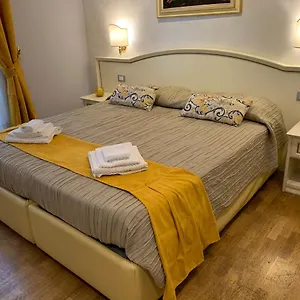 https://domus-via-veneto.it-romehotels.com